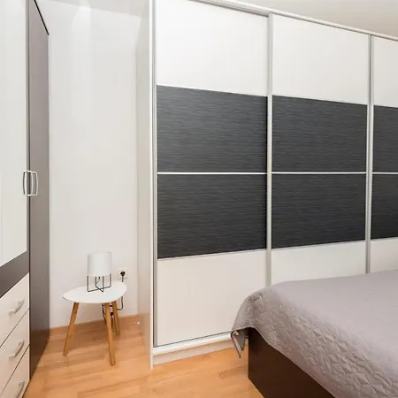 Apartment Sea View In Makarska, Free Parking